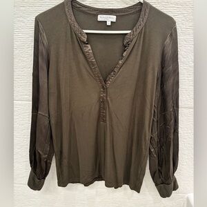 Michael Stars Olive Green Long Sleeved Blosue